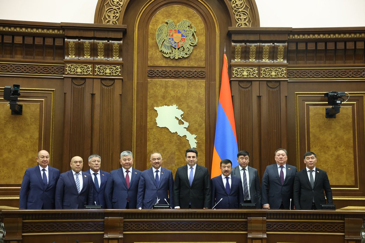 Honored to meet H.E. Nurlanbek Turgunbek uulu, Toraga of the Zhogorku Kenesh of #Kyrgyzstan, on his official visit to #Armenia.
We discussed bilateral interstate &amp; inter-parliamentary ties, economic &amp; cultural cooperation, peace &amp; security in South Caucasus &amp; beyond, Armenian