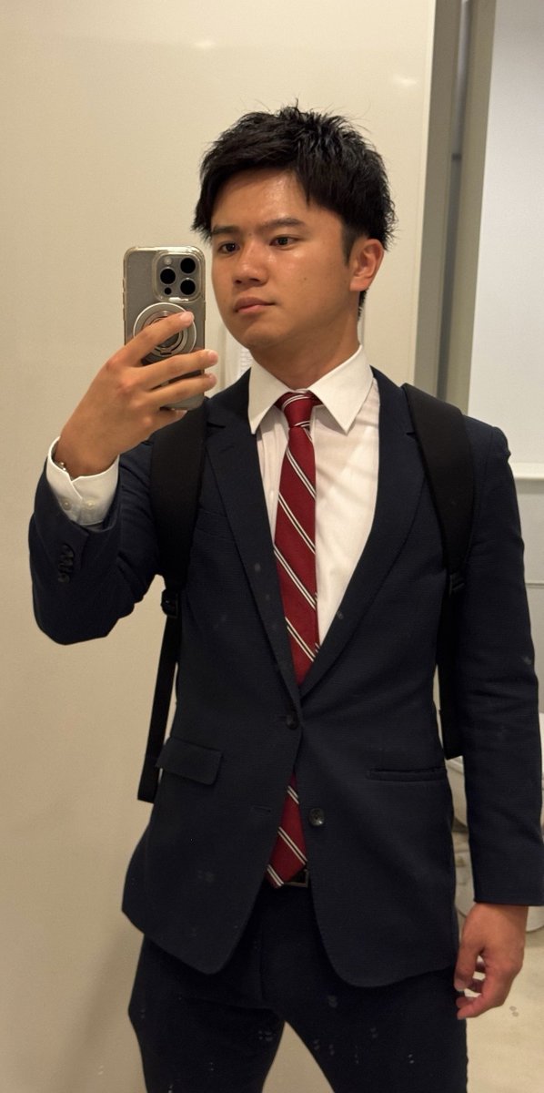 肌寒くてネクタイ締めた