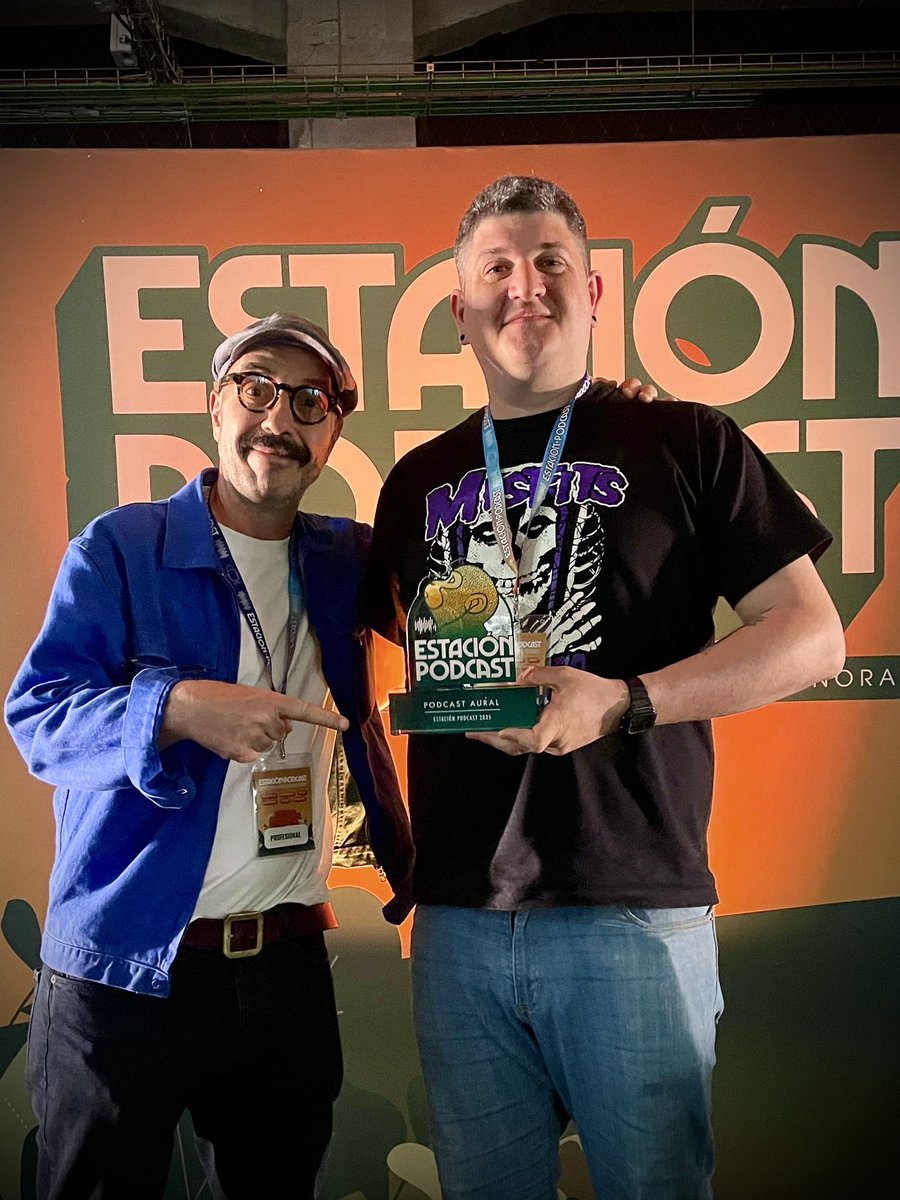 Bueno, nos ganamos un premio al mejor podcast en España. La Segunda Muerte del Dios Punk 2 recibió en Madrid el premio Aural que entrega el Circuito Internacional de Festival de Podcasts (reúne a todos los festivales hablados en castellano de Latam y España) por la calidad del