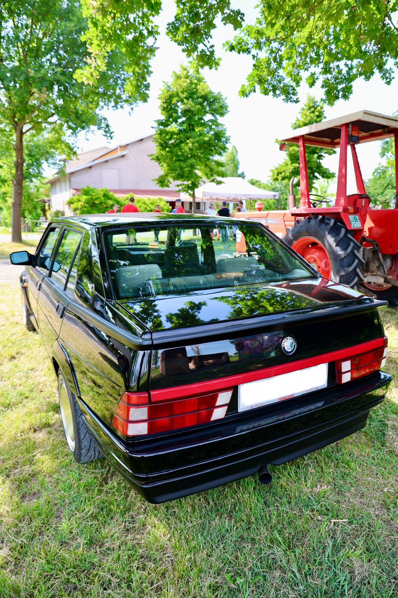 antoimpro's tweet photo. Alfa Romeo 75

#AlfaRomeo #auto #anni90 #car https://t.co/fxdvGFo5G2