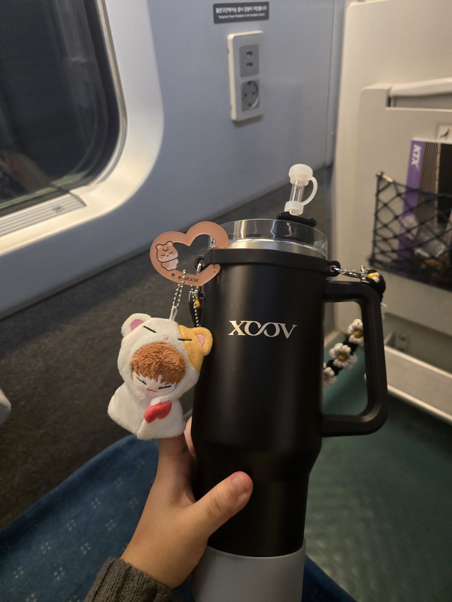 텀블러 필요하신분?!?!!!?
옷장정리하다 두개 더 찾았어여...
하나는 여분으로 두고 하나는 나눔 합니다!!
개커요...!! 1리터 스탠리 사이즈 임다....!!
당발 6월9일!!
Rt+follow
국내주소 한정