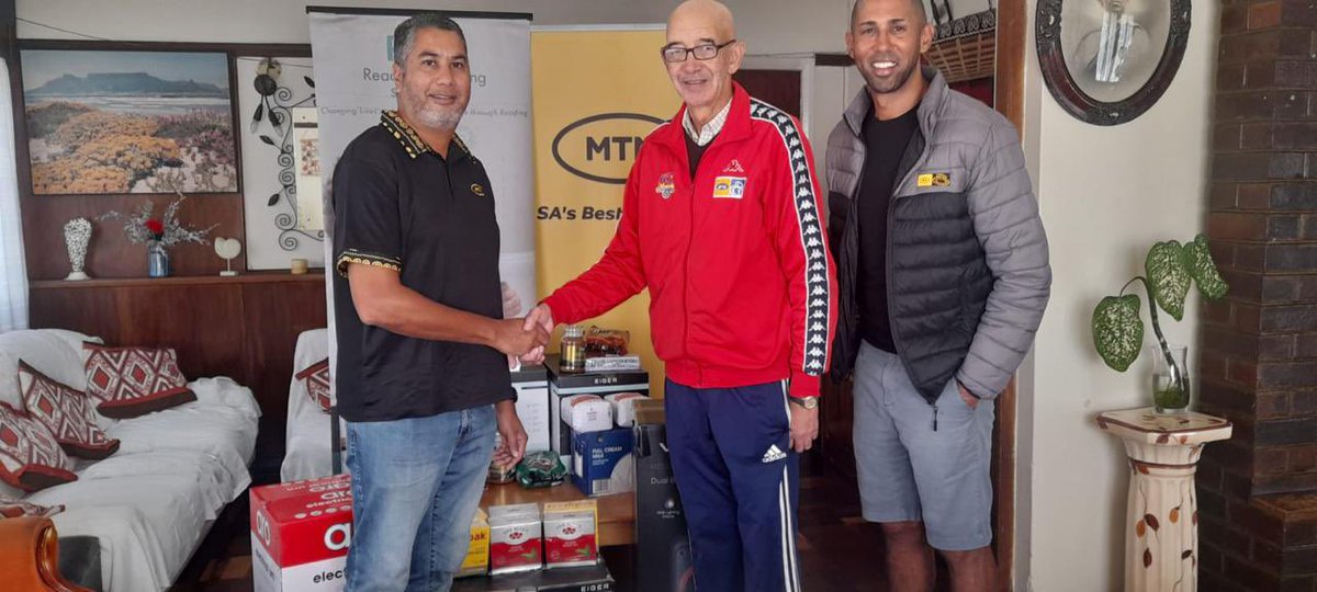 MTN8's tweet image. MTN8 Legend Nathan Paulse is making moves — donating R20 000 worth of groceries, stationery, kitchen and sound equipment to the “Reading and Writing Solutions” NPO as part of the #MTN8 Last Legend Standing initiative.
We are leaving a lasting impact beyond the pitch! ⚽️
#MTN8…