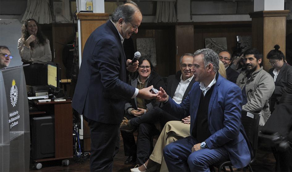 Por el Día de la Investigación, la Ciencia y la Tecnología, el Centro de Investigación de Ciencias Ambientales anunció la creación de otros dos espacios de estudio: en uno se pesquisará la salud cerebral y en el otro big data y ciencias de la vida.

👉lc.cx/xWGlU1