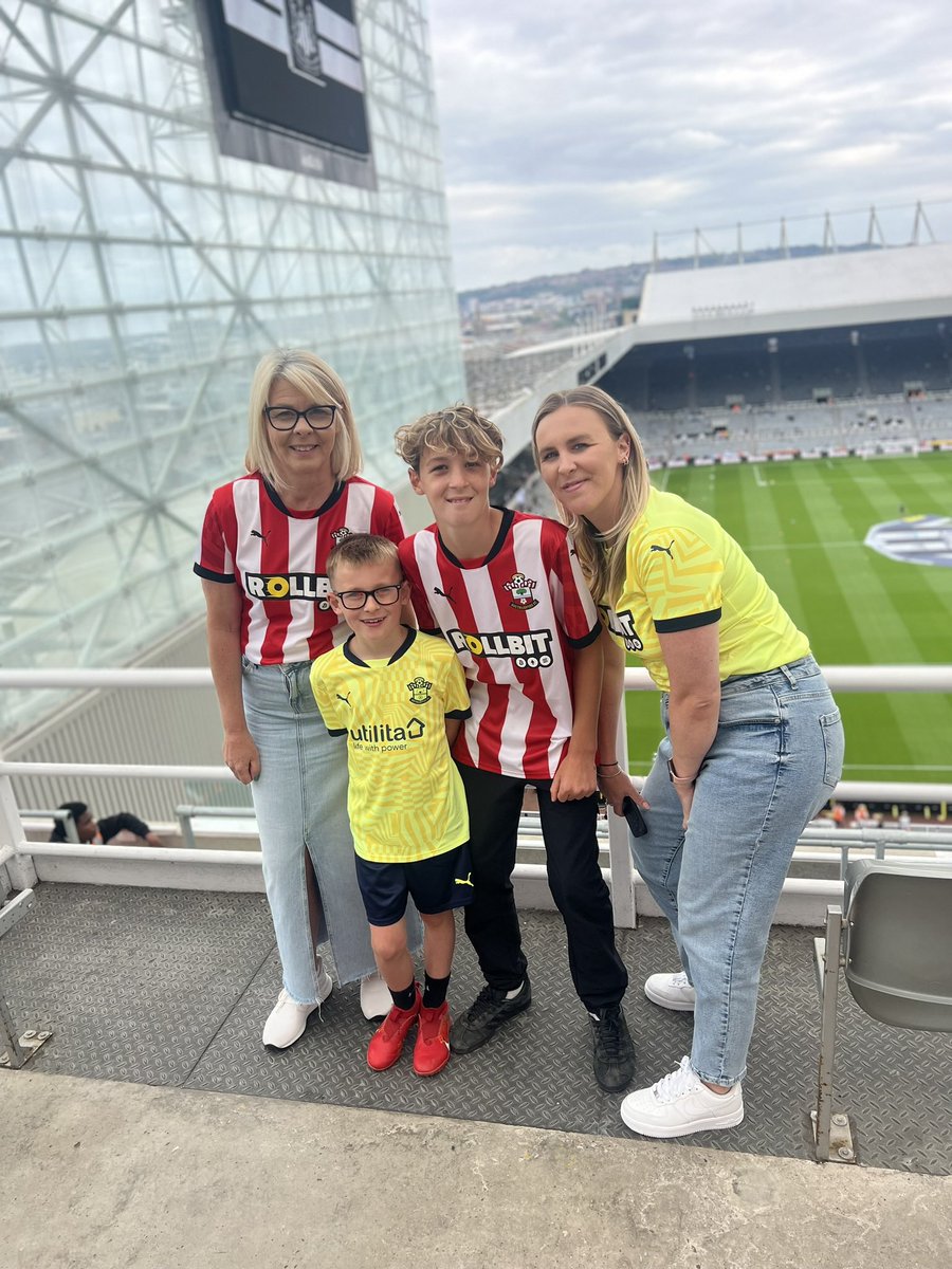 _MirandaRitchie's tweet photo. Well @southamptonfc that’s a wrap on the 100% season I promised myself (including friendlies and cup games). It’s not always been a pleasant watch but the support, especially away, has been impeccable. Made lots of memories with my family. Thanks @fanhubofficial for the stats https://t.co/cWHb9UarKN