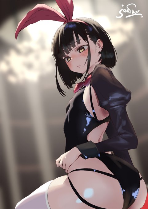 赤面の競泳バニー 