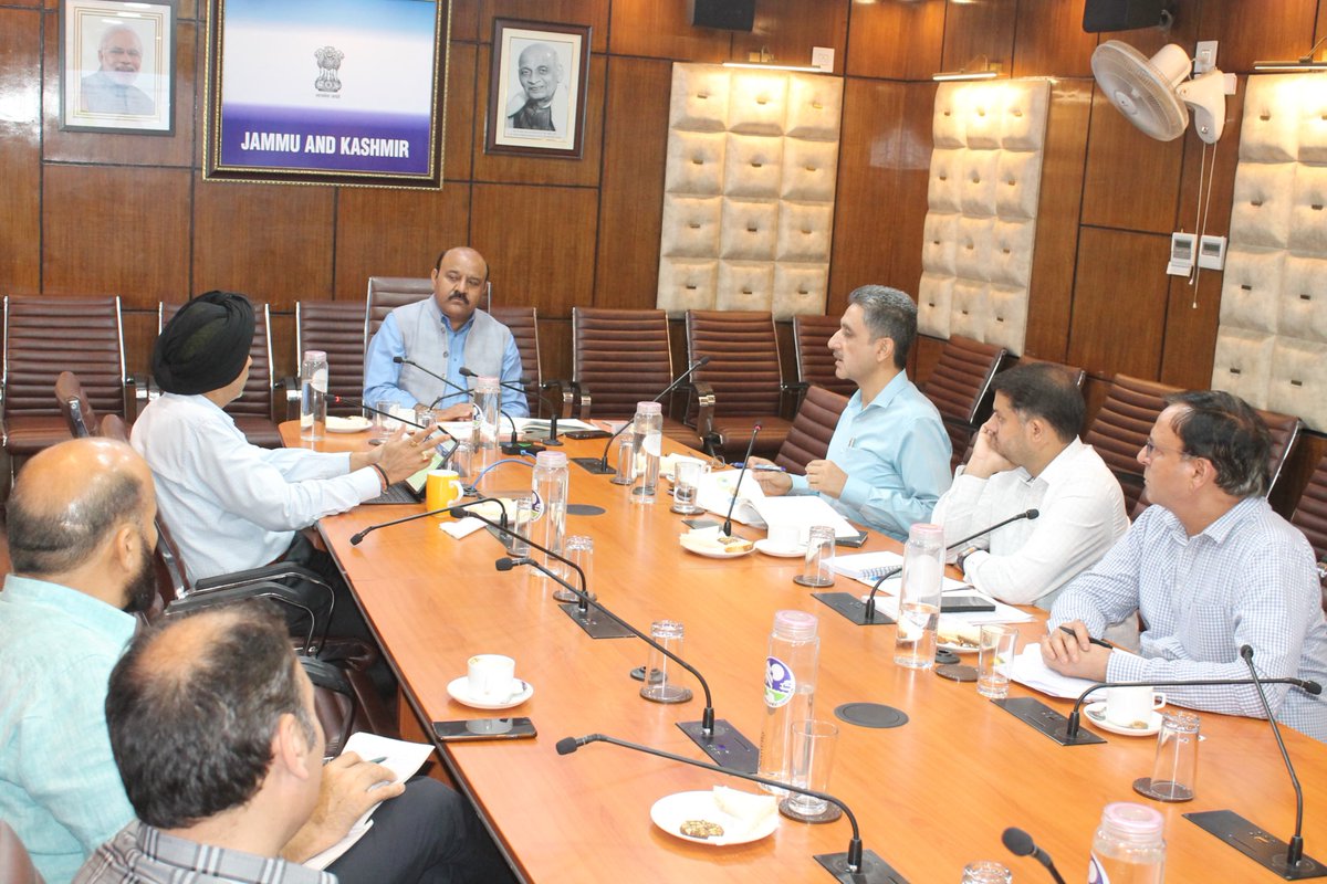OfficeofDYCMJK's tweet photo. Led a high-level JKEDI meeting on Startup Policy 2024-27. Called for robust mechanisms to guide &amp; fund aspiring entrepreneurs. Highlighted the need for practical, result-driven initiatives to unlock youth potential. https://t.co/TAKF6RMNb2
