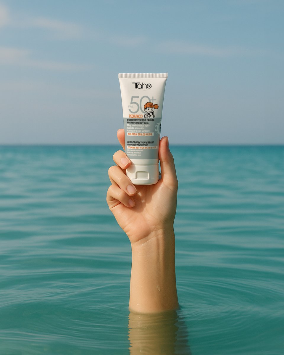 De todos los superpoderes que tienen los #niños, proteger su #piel es el nuestro. El #sol les da energía pero su piel necesita una barrera que la defienda.

Elige el #Fotoprotector Solar Facial en crema Pediátrico SPF 50+ de #Tahe y acompáñalos con seguridad en cada chapuzón.