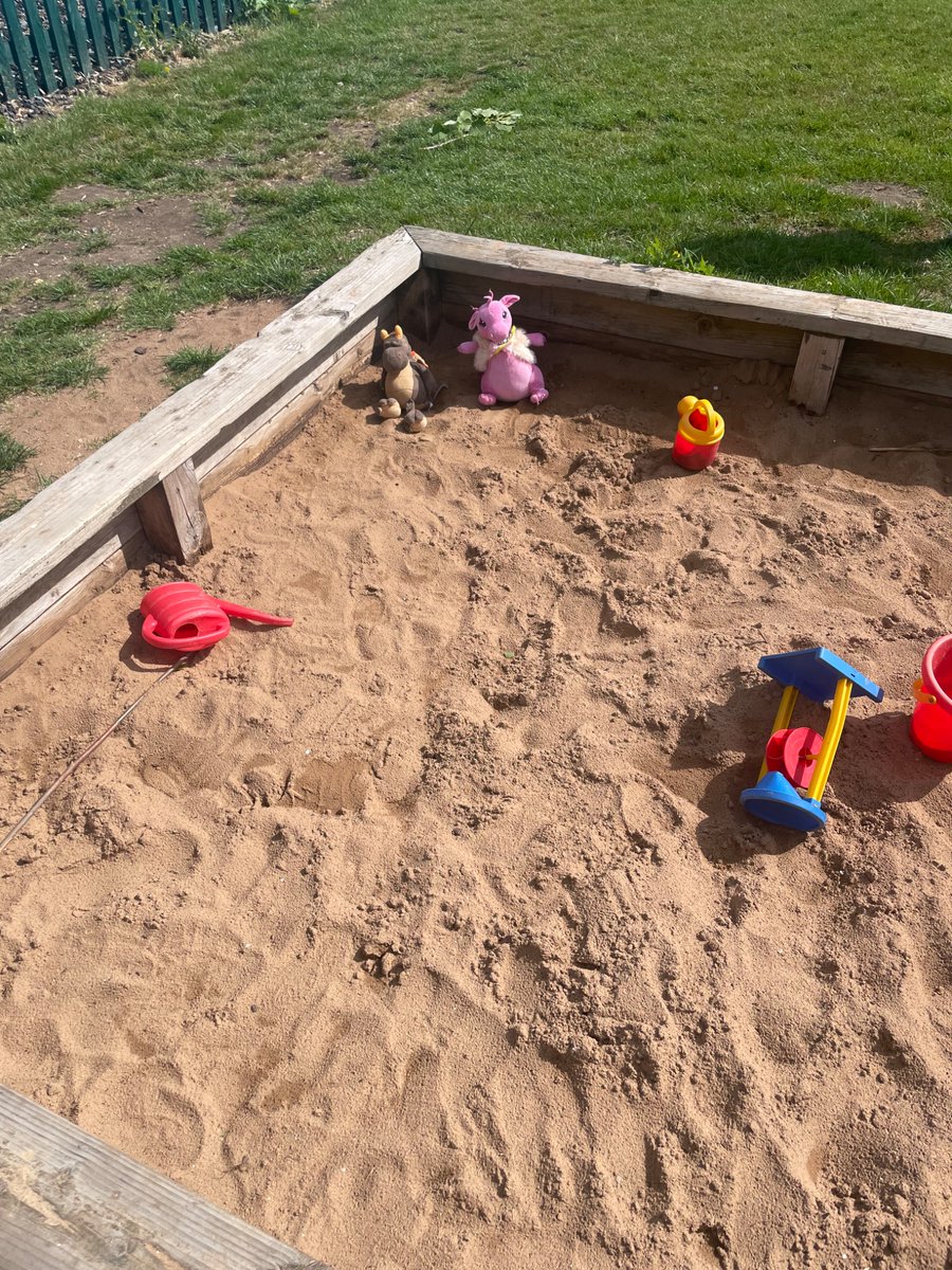SammyWinchelsea's tweet photo. Ralph and Ralphina have had to go with me for the week. They’ve been de-germed (via a washing machine 😅) and now they’re enjoying a day at Tattershall Farm Park. Something to show our little ones in Opal Class ❤️ @MissG_Burrows @WinchelseaSch https://t.co/XvD9dJcc2n