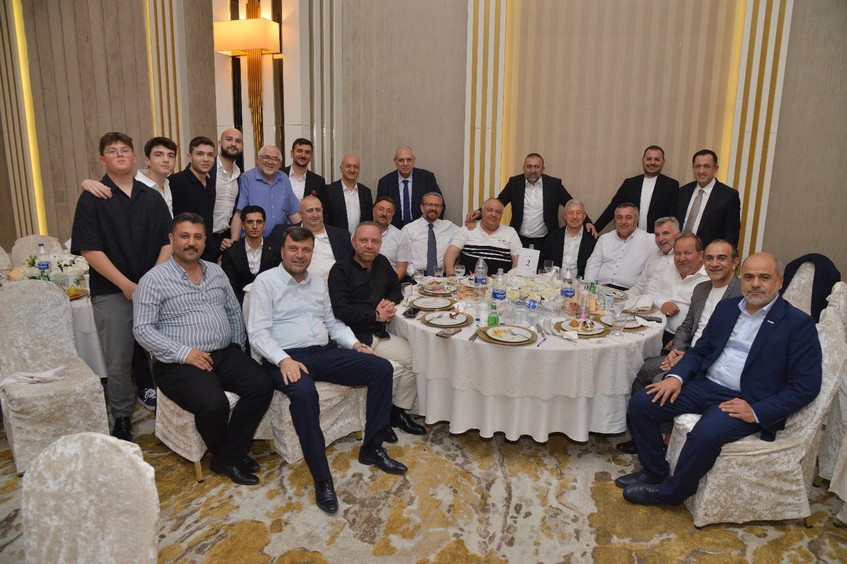 Yönetim Kurulu Üyemiz Abdullah Özteke’nin kıymetli kızı Büşra ile Kadir kardeşimizin düğün merasimine, Şube Başkanımız Ercan İşlek ve yönetim kurulu üyelerimizle birlikte katıldık. Genç çiftimize bir ömür boyu mutluluklar diliyoruz. Allah mesut etsin.