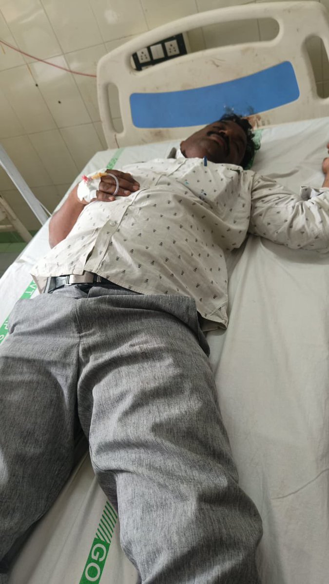 Bavazir_network's tweet photo. Two #VROs Injured After Barricade Collapse at #TDP Mahanadu Event

A mishap occurred at the Telugu Desam Party's #Mahanadu event in #YSR district, where two Village Revenue Officers (VROs) were injured near the stage area.

The incident took place when a heavy barricade collapsed, falling onto the VROs during the event. The injured officers have been identified as Dorababu and Subbanna, both hailing from #AtlurMandal.

They were immediately shifted to #RIMS Hospital for treatment.

Further updates on their condition are awaited.

#AndhraPradesh