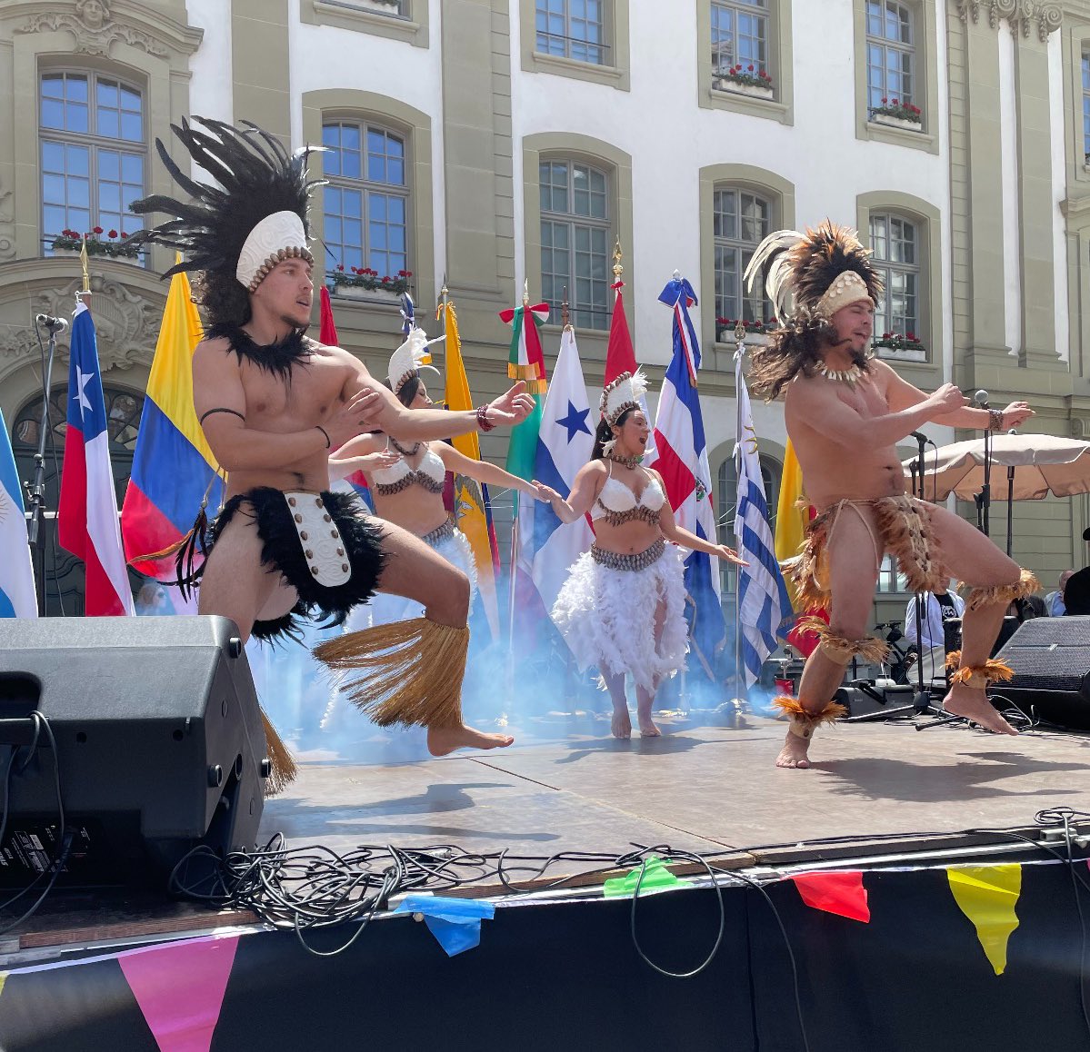 Con gran éxito se realizó el 3er Festival Gastronómico y Cultural Latinoamericano de Berna 🎉 👏🏼
Con la participación de emprendimientos de connacionales que ofrecieron deliciosa comida, linda artesanía y una hermosa exhibición de folclore 🇨🇱 
#DíadelosPatrimonios