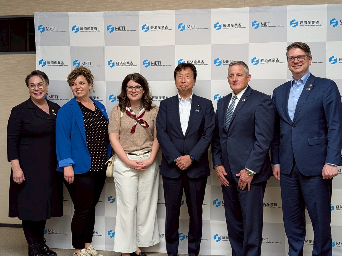 アメリカ連邦議会下院 の天然資源委員会の議員団の皆さまが経産省を訪れて下さいました。エネルギー関係を中心に日米の連携強化の重要性を確認できた有意義な機会となりました。