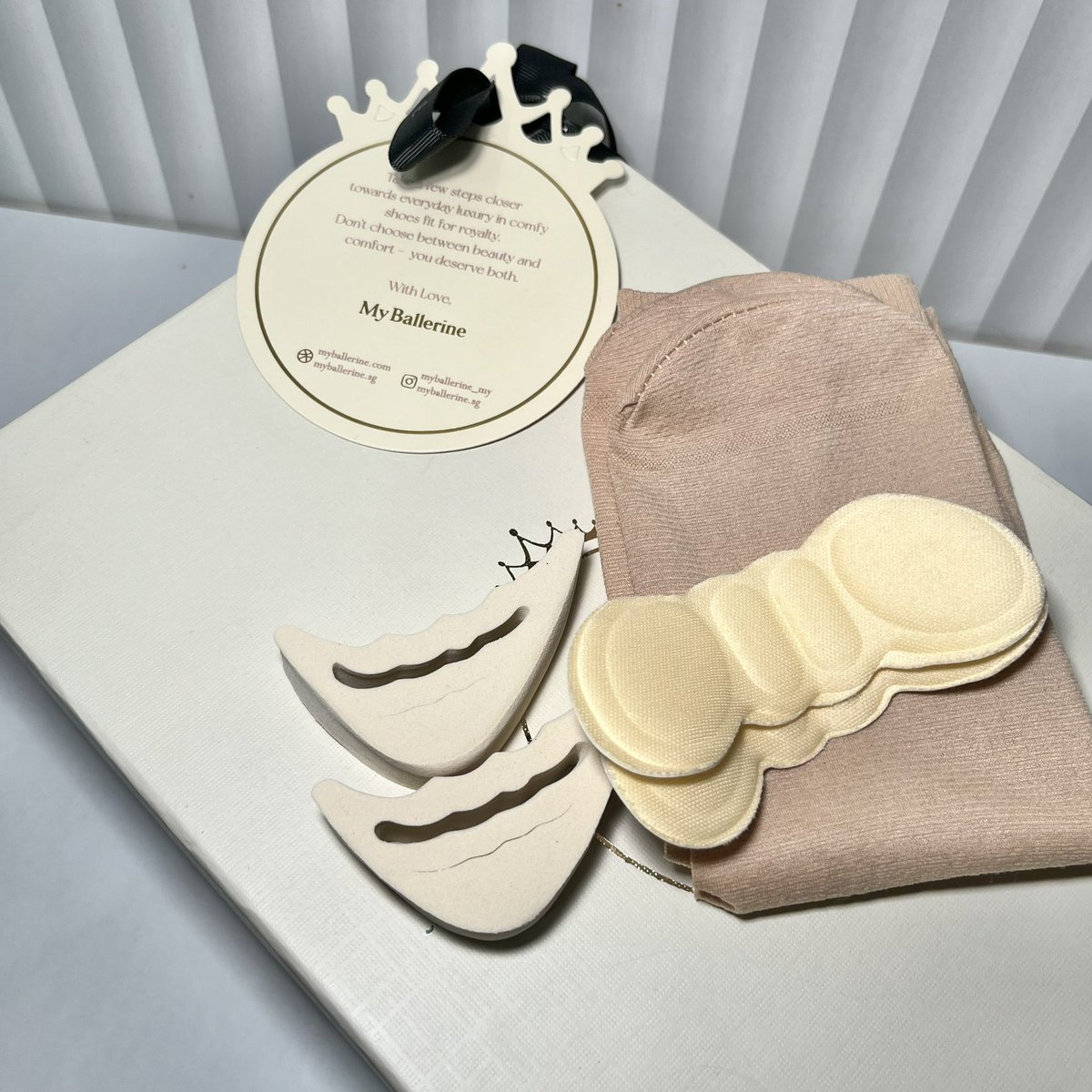 Ballerine Dahlia 

Nak letgo sebab salah size. Tak pernah guna lagi 

Harga RM120 inc postage. Dapat sekali box, insole shoes &amp; skinsock. Size 39

Berminat boleh ws kita tau wa.me/60179217860 🥰