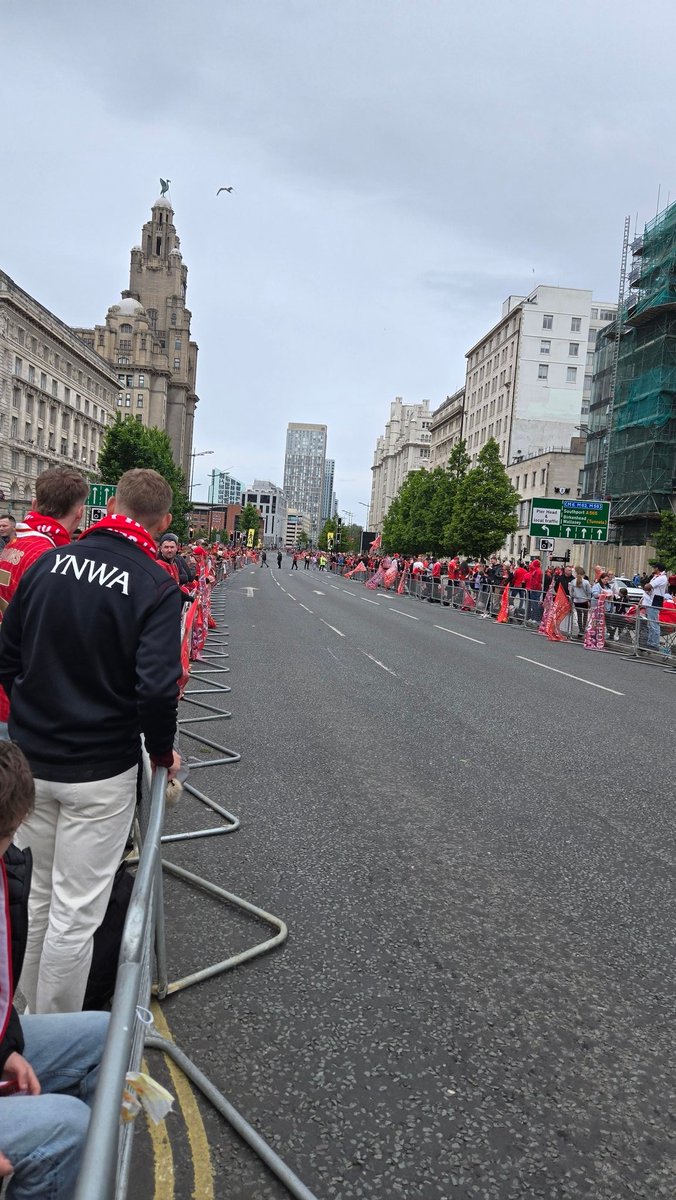 mspammylane's tweet photo. IT IS PARADE DAY IN LIVERPOOL https://t.co/ATzlU1DAJo