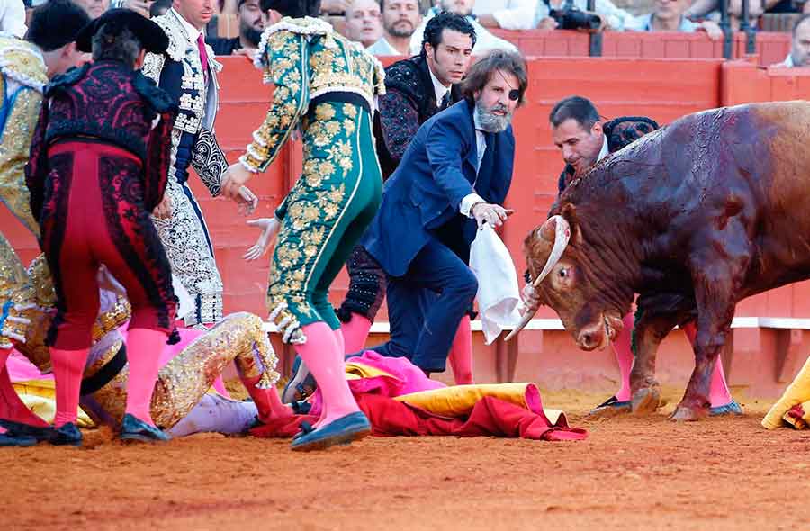 SEVILLA TAURINA (@sevillataurina) on Twitter photo CRÓNICA ST.- Carlos Tirado, ganador del certamen / OPINIÓN ST.- "Presentación y criterio" (sevillataurina.com/2025/05/25/car…) <a href="/sevillataurina/">SEVILLA TAURINA</a> <a href="/ManoloVieraN/">Manolo Viera</a> <a href="/Toromedia12/">Toromedia</a> <a href="/isanchezmejias/">Ignacio Sánchez-Mejías</a> <a href="/maestranzapages/">La Maestranza-Pagés</a> <a href="/UTAMAESTRANZA/">Unión Taurina de Abonados y Aficionados de Sevilla</a> <a href="/AndaluciaJunta/">Junta de Andalucía</a> <a href="/ftorodelidia/">Fundación Toro Lidia</a> CRÓNICA ST.- Carlos Tirado, ganador del certamen / OPINIÓN ST.- "Presentación y criterio" (sevillataurina.com/2025/05/25/car…) <a href="/sevillataurina/">SEVILLA TAURINA</a> <a href="/ManoloVieraN/">Manolo Viera</a> <a href="/Toromedia12/">Toromedia</a> <a href="/isanchezmejias/">Ignacio Sánchez-Mejías</a> <a href="/maestranzapages/">La Maestranza-Pagés</a> <a href="/UTAMAESTRANZA/">Unión Taurina de Abonados y Aficionados de Sevilla</a> <a href="/AndaluciaJunta/">Junta de Andalucía</a> <a href="/ftorodelidia/">Fundación Toro Lidia</a>