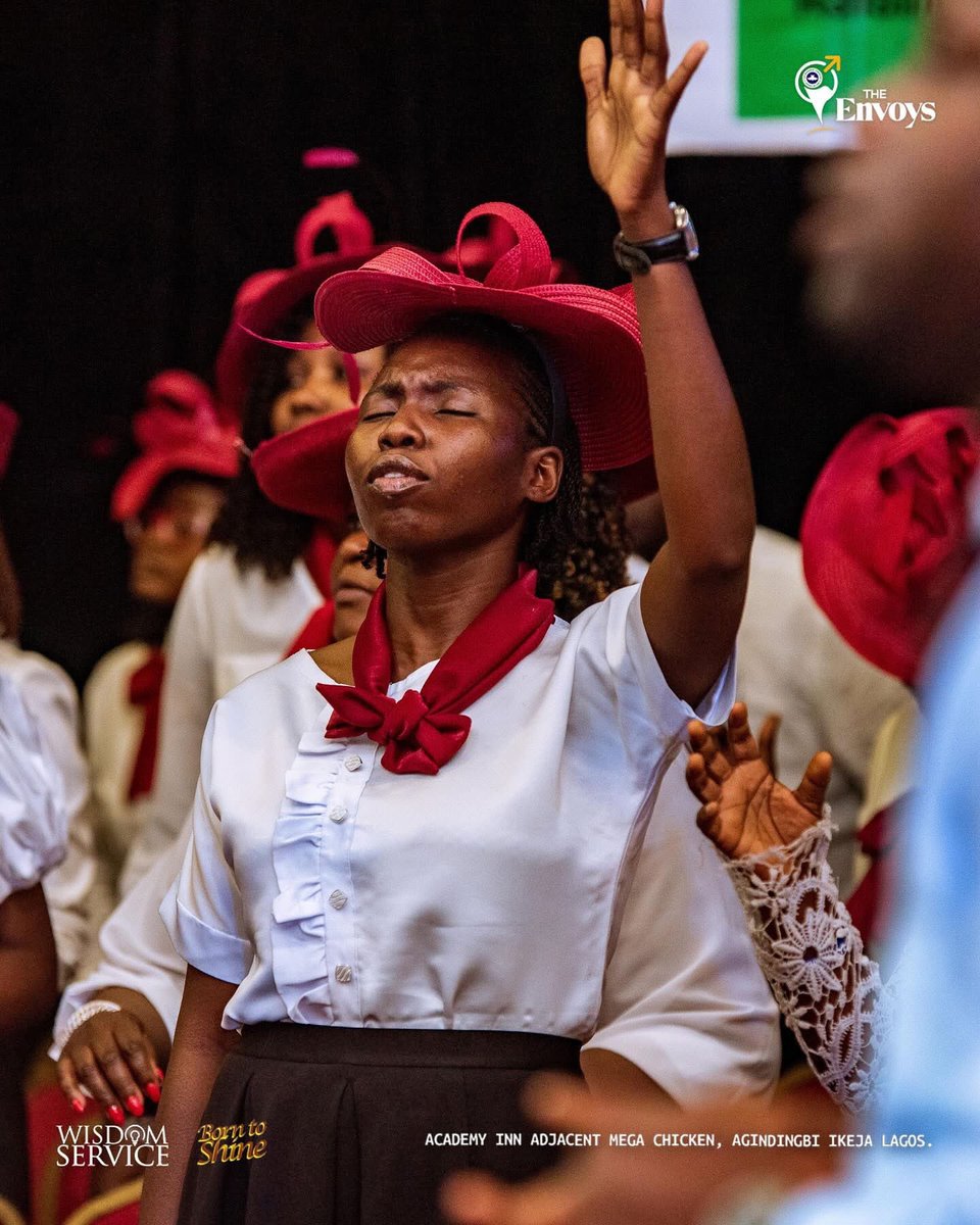 rccgtheenvoys's tweet photo. 🎶🎶Spirit of the sovereign God
Come and make your presence known
Reveal the glory of the living God
Let the weight of your glory fall
-Praise and Worship~ Living waters worship
#CoronationService
#Upgradeservice
#RCCGtheenvoys
#PDaniel
#PraiseWorship https://t.co/4kds3vKIQu