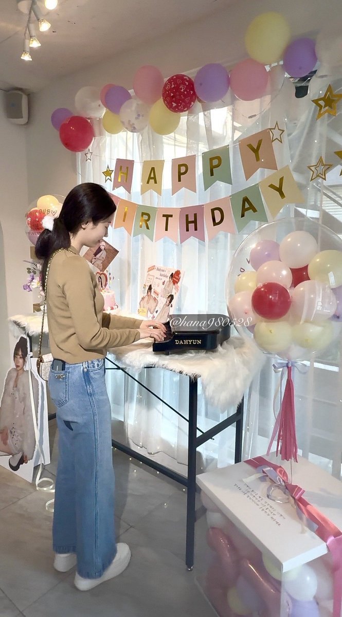 hana tweet media