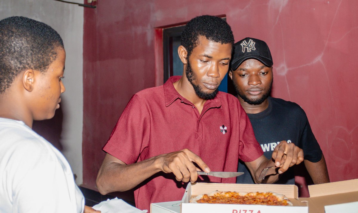 Laboré 🇹🇬 ♦️ ❤️ 🛬🇬🇭 (@0xweb3devrel) on Twitter photo In 2010, Laszlo traded 10,000 BTC for 2 pizzas.
Today, those pizzas are worth over $1 million.🍕💸
We celebrated that wild story in Lomé…
But what happened there went far beyond just an anecdote.
S/O <a href="/Pizza_DAO/">PizzaDAO.eth 🍕🏴☠️</a> <a href="/base/">Base</a> <a href="/snack_man/">snax.eth (😋,🏴☠️)</a>
#BitcoinPizzaDay #CryptoTogo In 2010, Laszlo traded 10,000 BTC for 2 pizzas.
Today, those pizzas are worth over $1 million.🍕💸
We celebrated that wild story in Lomé…
But what happened there went far beyond just an anecdote.
S/O <a href="/Pizza_DAO/">PizzaDAO.eth 🍕🏴☠️</a> <a href="/base/">Base</a> <a href="/snack_man/">snax.eth (😋,🏴☠️)</a>
#BitcoinPizzaDay #CryptoTogo
