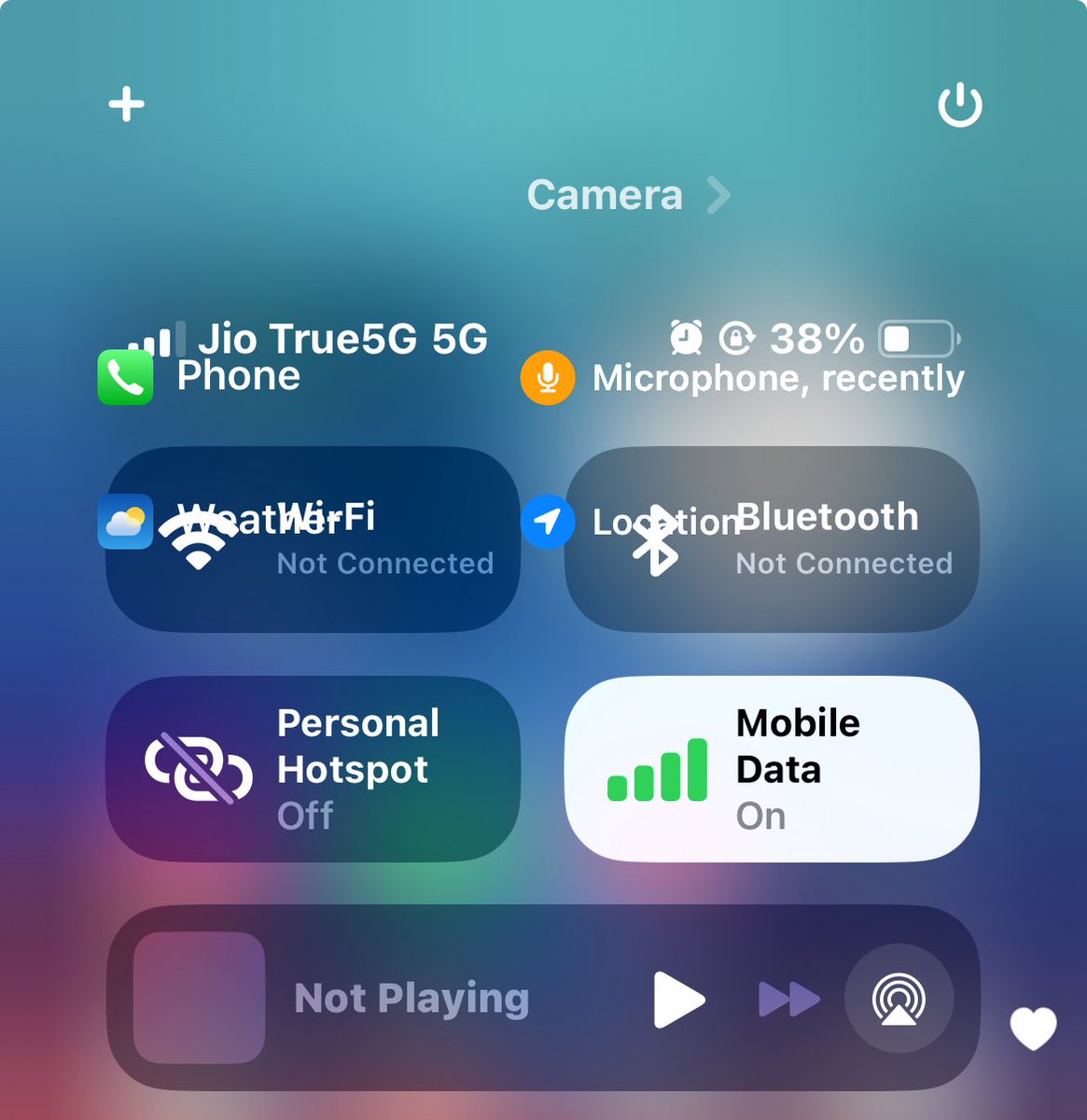 Into_Applee's tweet image. Iphones are so stable