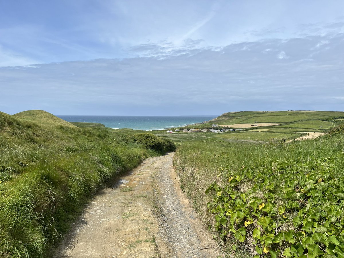 EvocativeCorn's tweet image. Lovely circular walk around Church Cove and Gunwalloe