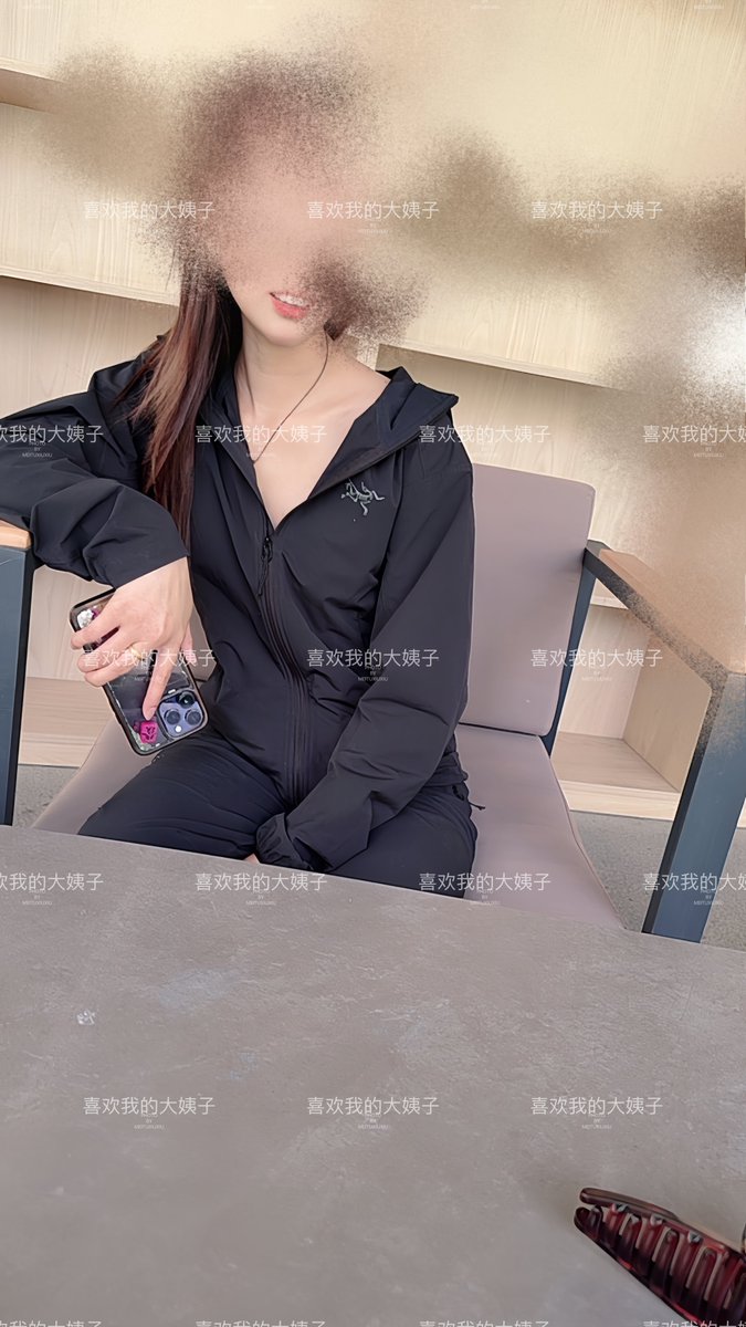 5月26号晚上好兄弟们
下班回家看到老婆和大姐带着孩子在外面玩呢
我也加入进来，正好随手拍拍，我问过大姐平时你和毛娇待在一起的时候会不会聊骚或者有没有什么一些亲密举动的时候，大姐说没有，还是要加大力度，让大姐没事的时候也调戏老婆
晚上没事蹂躏一下老婆的身体，之前买的新幻龙不是到了吗 https://t.co/rRiOYiyvPs