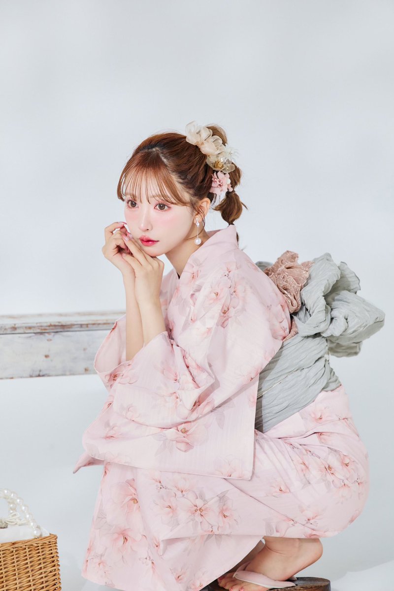 〈ふんわり淡桃に咲くマグノリア浴衣〉
⁡
𝘴𝘶𝘨𝘢𝘳 × 𝘔𝘐𝘚𝘛𝘙𝘌𝘈𝘚𝘚🎀
⁡
やさしく透ける淡いピンクの地色に上品に咲き誇るマグノリア🫧
凛とした美しさと、柔らかな甘さを兼ね備えた一枚です🍸🤍
⁡
𝟧月𝟤𝟫日(木) 𝟤𝟢時発売
@yua_mikami　
⁡
#mistreass #ミストレアス https://t.co/EpHFiTn2MM