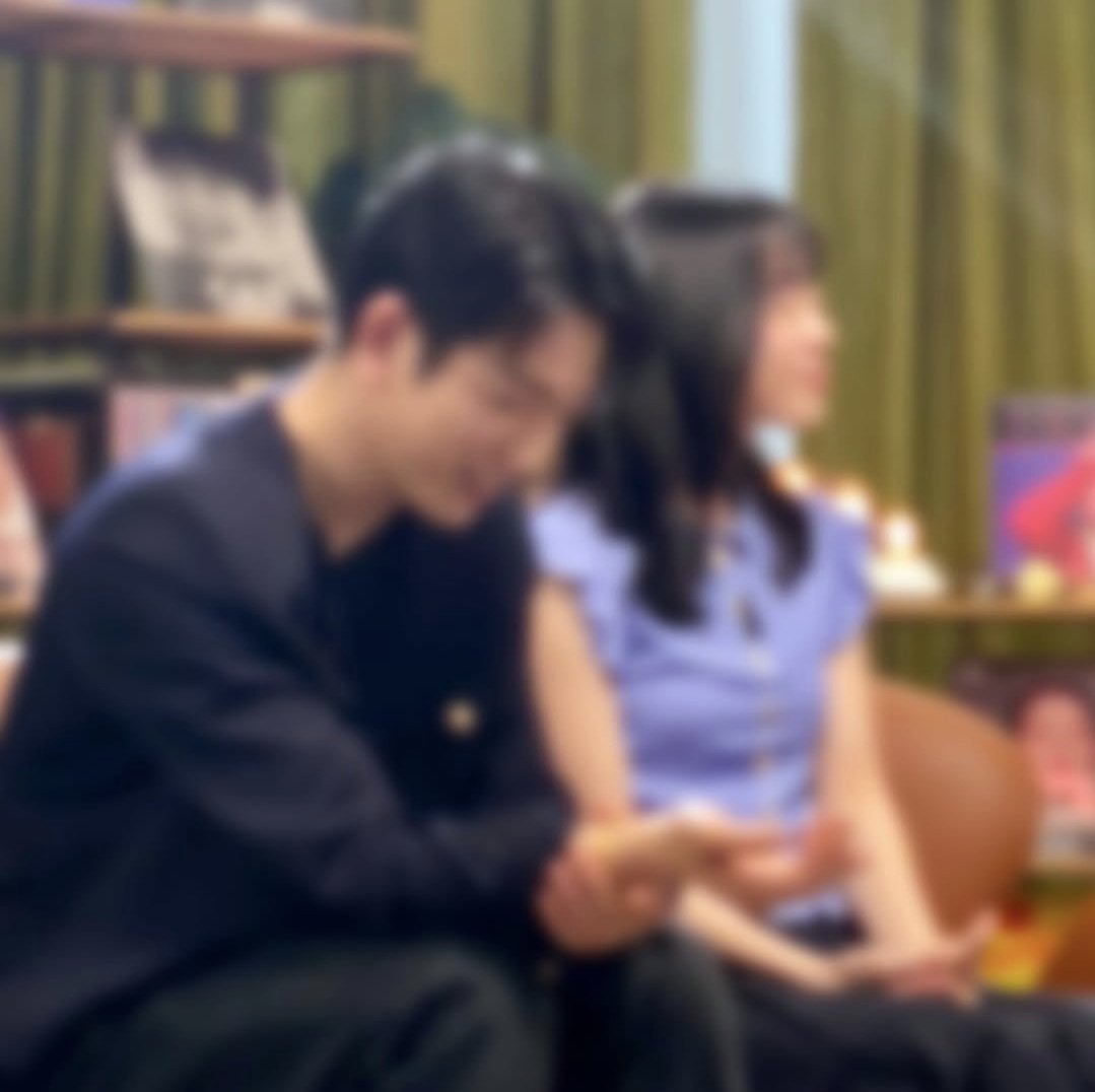 JustForJinyoung's tweet photo. 250526 jyh_lproom IG post

"This Thursday at 7! Who are the guests of LP ROOM's 8th episode?!
(Hint : Hi-5️⃣)"
https://t.co/w0wEajWiAK

#Hi5 #HiFive #하이파이브 
#Jinyoung #진영 #박진영 #GOT7 #갓세븐 @JINYOUNG @GOT7Official @jinyoung0922_jp https://t.co/JSZgd9yFPL