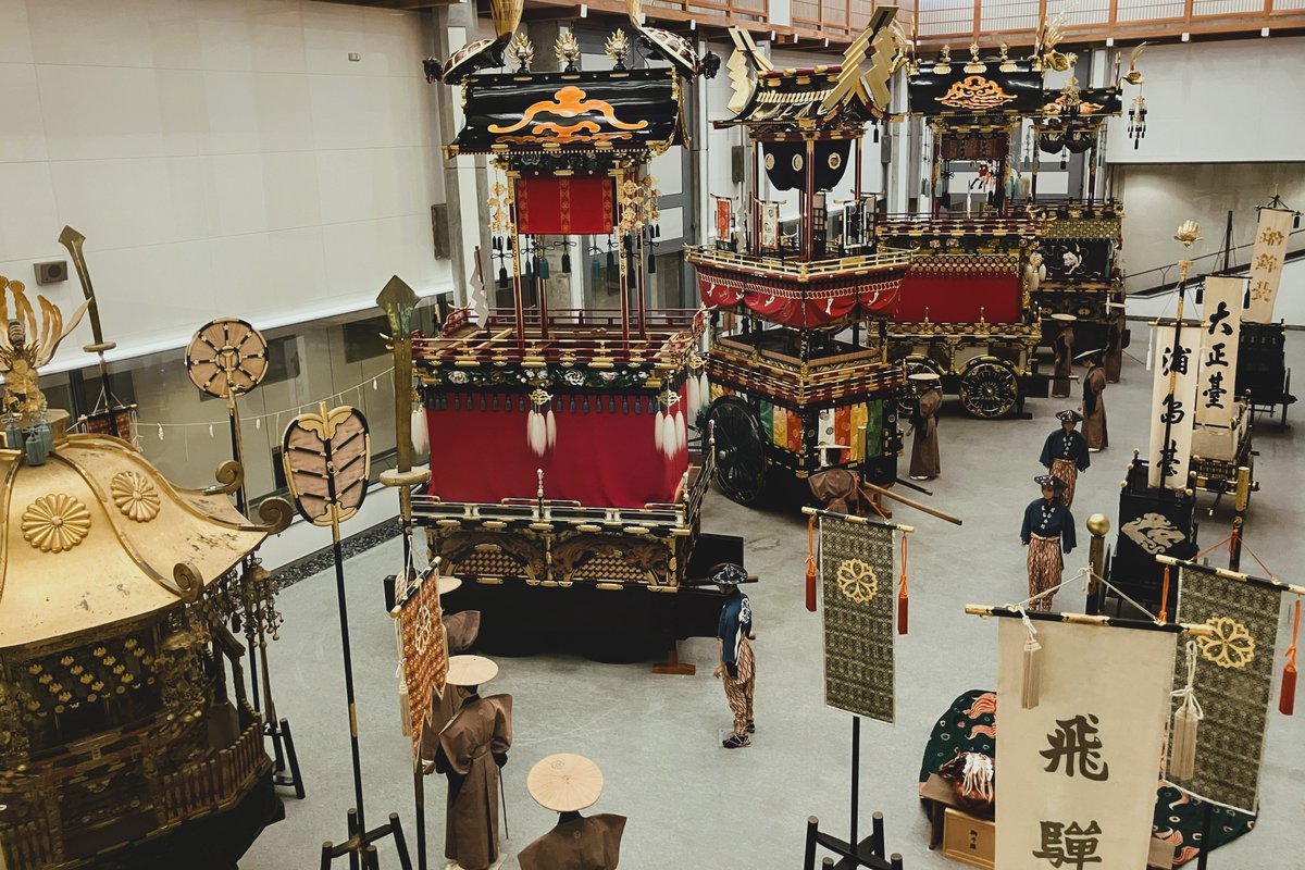 nejimaki_ch's tweet photo. 飛騨高山の高山祭の祭屋台や大神輿、日本三大美祭の一つとして荘厳優美で素晴らしかった。
でも鹿沼秋まつりの彫刻屋台も神出鬼没の和楽器集団と共演？して箔がついた！徹底的な祭りを奏でる♪
#切腹ピストルズ #シュクバノエン #江戸一番隊 https://t.co/BdYcr0DnxM