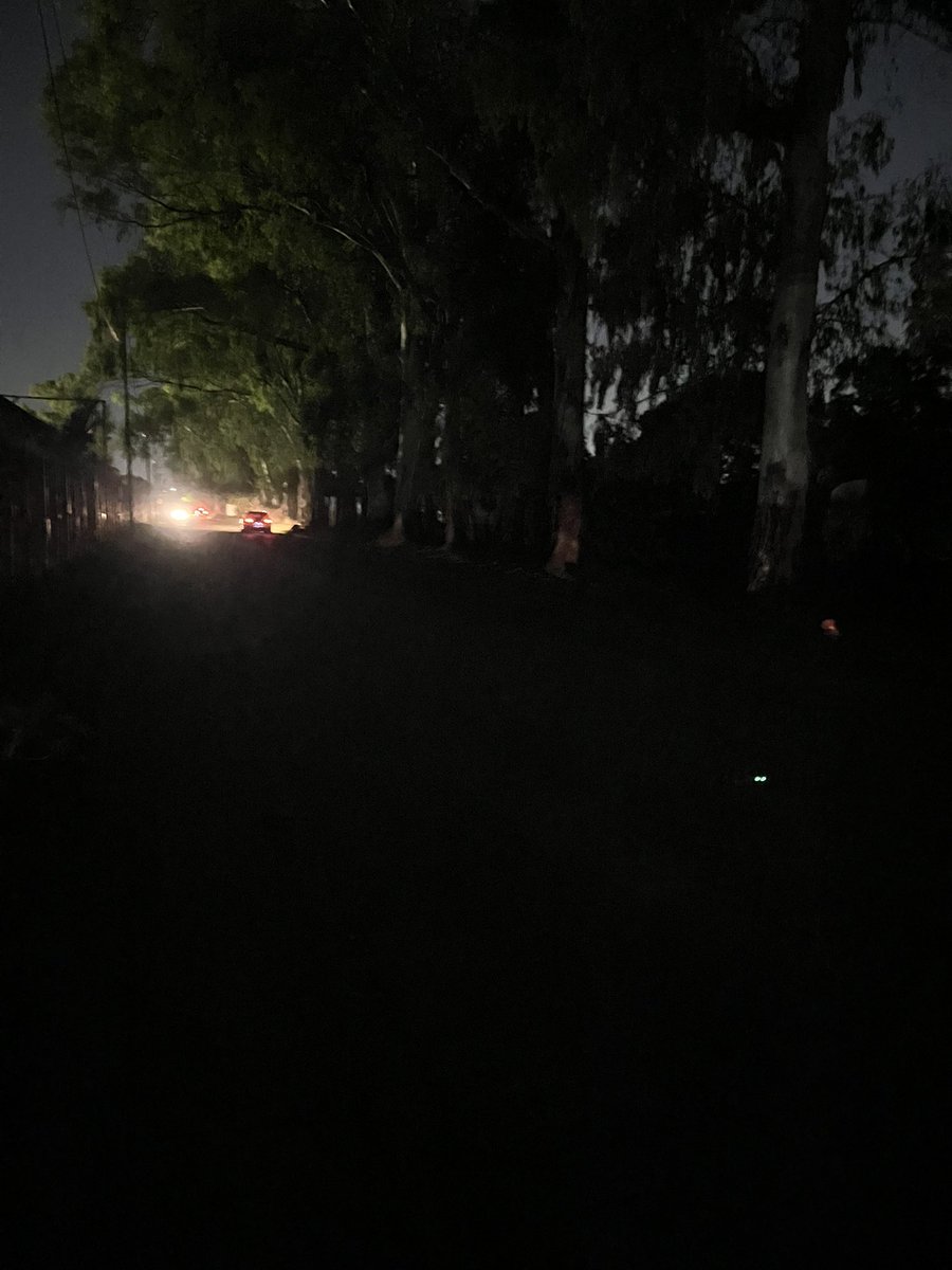 vec_denuncian's tweet photo. Av. Kirchner, mas de la mitad de su extension sin luz @fmoreiraok @gkatopodis @sanmartingob @LLA_Sanmartin https://t.co/fz1RGp2lzq