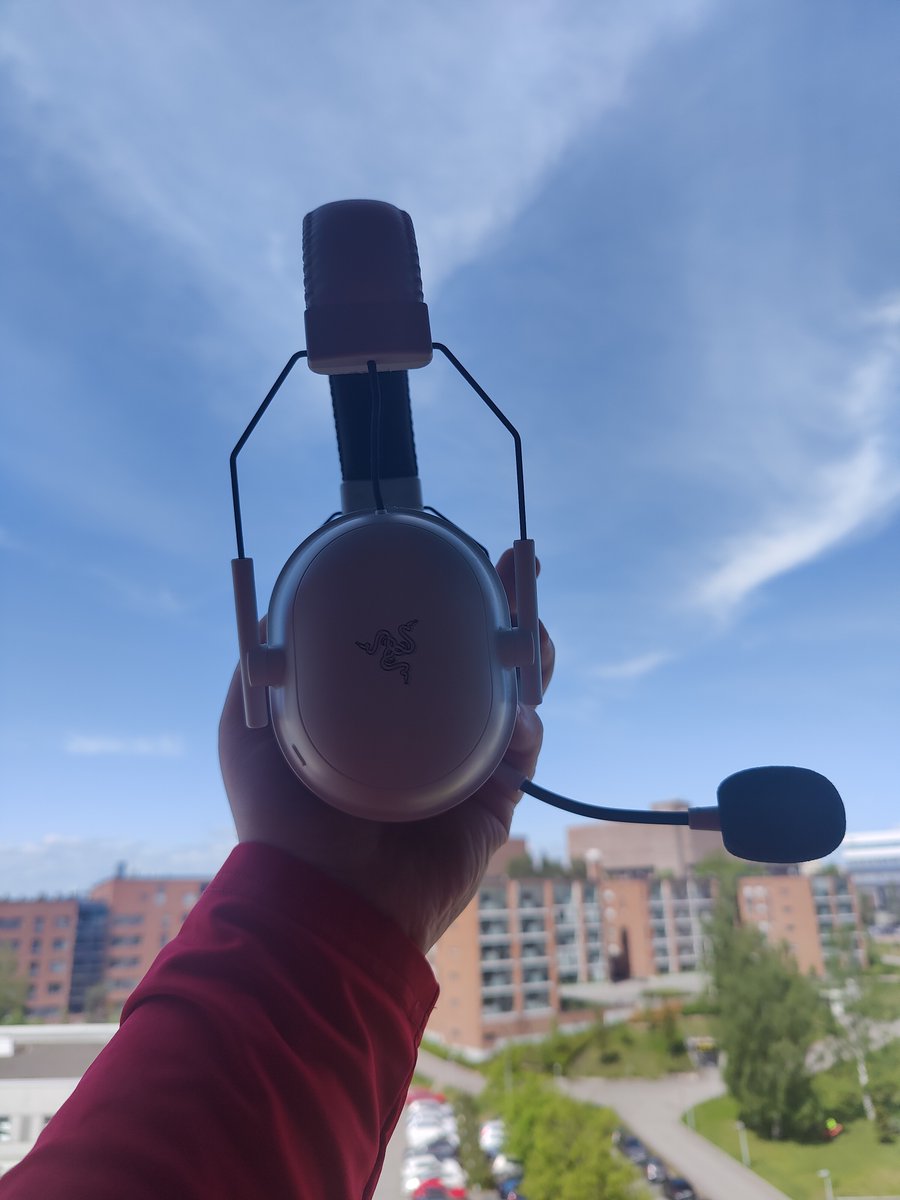 Sun and sharks

Thank you <a href="/TeamRazer/">Team RΛZΞR</a> for the Blackshark V2 Pro headset 💪