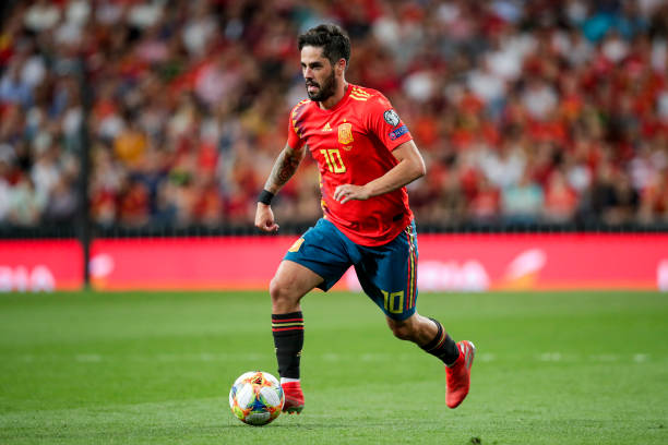 InformaFutbol__'s tweet photo. Betis y Sevilla FC representados en la Selección Española

🟢 Isco vuelve a la absoluta y Jesús Rodríguez en la lista con la sub-21

 🔴 Kike Salas y Juanlu Sánchez también son citados por Santi Denia de una lista que saldrá los jugadores que disputarán el Europeo https://t.co/2AlmMEa3ey