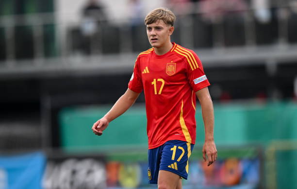 InformaFutbol__'s tweet photo. Betis y Sevilla FC representados en la Selección Española

🟢 Isco vuelve a la absoluta y Jesús Rodríguez en la lista con la sub-21

 🔴 Kike Salas y Juanlu Sánchez también son citados por Santi Denia de una lista que saldrá los jugadores que disputarán el Europeo https://t.co/2AlmMEa3ey