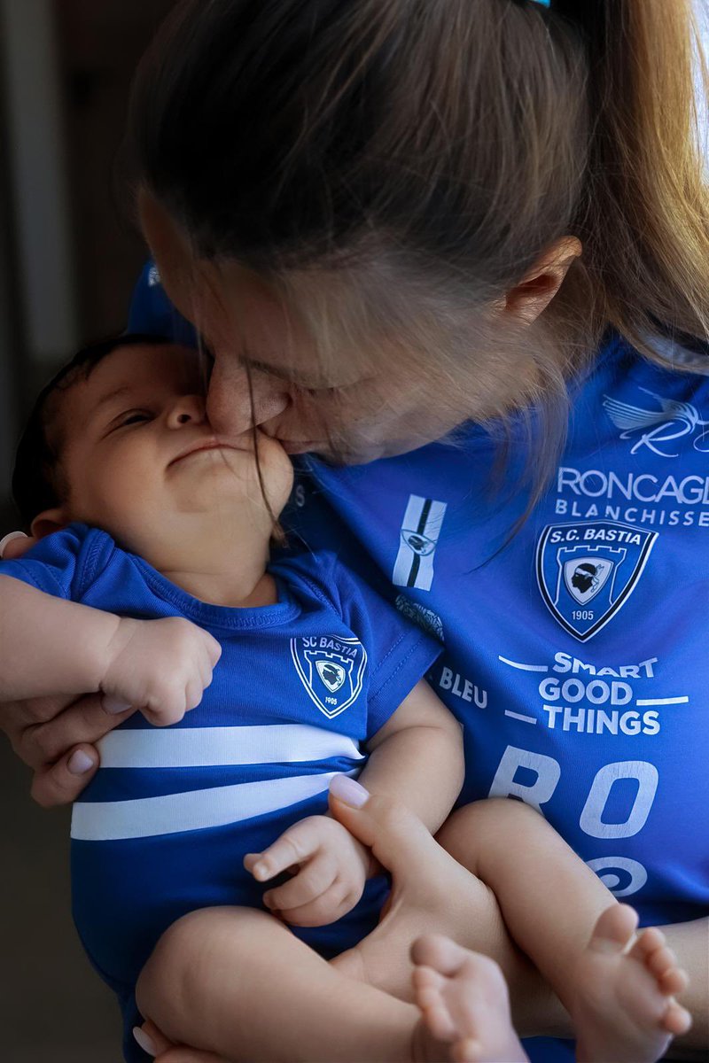 SECBSocios's tweet image. 𝗨̀𝗻 𝘃𝗶𝗱𝗲𝗿𝗲𝘁𝗲 𝗻𝘂𝗻𝗱𝗮 𝗱𝗶 𝗽𝗶𝘂̀ 𝗯𝗲𝗹𝗹𝘂 𝗼𝗴𝗵𝗷𝗲 💙

Una generazione eppo un’altra. Un gestu. Un sguardu. Una maglia. Una passione. A Turchinità !

Une transmission des plus douces et des plus sincères grâce au projet Cinini Turchini porté par les Socios.…