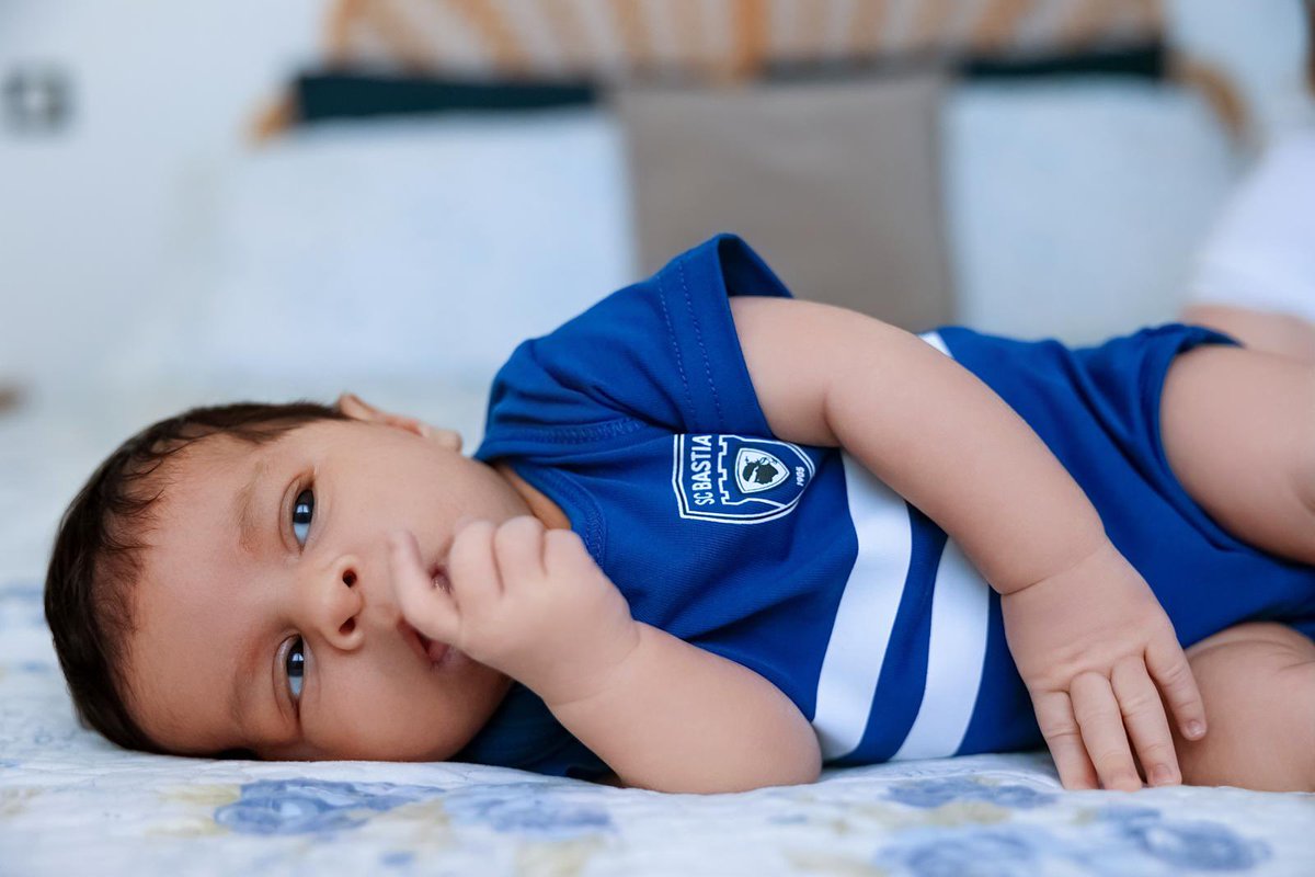 SECBSocios's tweet image. 𝗨̀𝗻 𝘃𝗶𝗱𝗲𝗿𝗲𝘁𝗲 𝗻𝘂𝗻𝗱𝗮 𝗱𝗶 𝗽𝗶𝘂̀ 𝗯𝗲𝗹𝗹𝘂 𝗼𝗴𝗵𝗷𝗲 💙

Una generazione eppo un’altra. Un gestu. Un sguardu. Una maglia. Una passione. A Turchinità !

Une transmission des plus douces et des plus sincères grâce au projet Cinini Turchini porté par les Socios.…