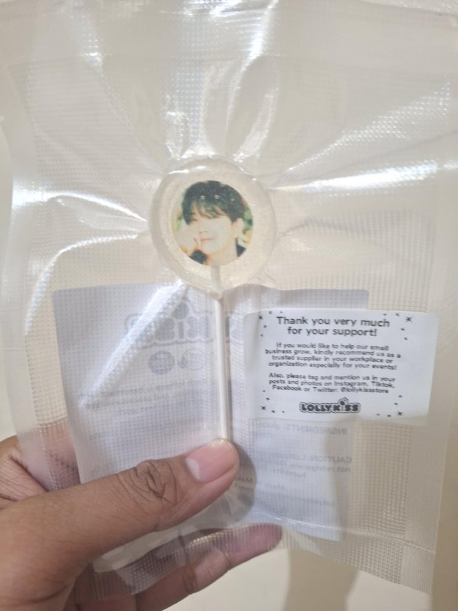 GELO (@gelo_snjk) on Twitter photo Thank youuu <a href="/lollykissstore/">LollyKiss 🍭😘✨</a> ! HAHAHA eating your edible image lollies while listening to hbd title track! :D Thank youuu <a href="/lollykissstore/">LollyKiss 🍭😘✨</a> ! HAHAHA eating your edible image lollies while listening to hbd title track! :D