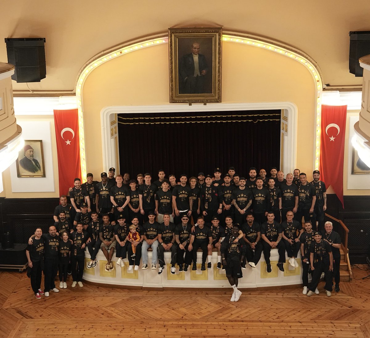 Ali Sami Bey ve arkadaşlarının açtığı yoldan, tüm dünyada saygıyla anılan eşsiz bir camiaya yolculuğun fotoğrafı.

Doğduğun ocak daima seninle olacak… #Since1481