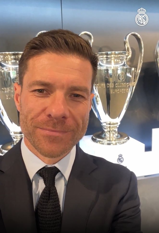 theMadridZone's tweet photo. 🚨🗣️ Xabi Alonso: "Hello Madridistas, I'm here. I'm so happy to start this new adventure with a lot of hope and energy. I send you my regards. Hala Madrid!" https://t.co/kXZF3Dgvrp
