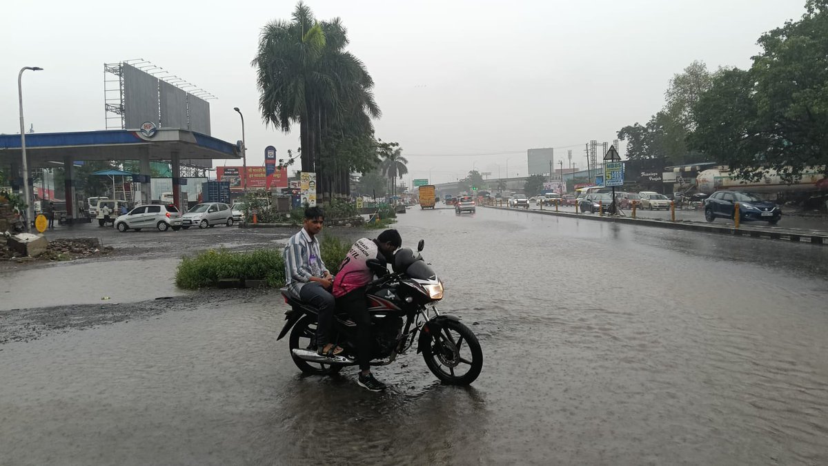 rajfleetcentre's tweet photo. Severe waterlogging outside @rajfleetcentre pump has made the road dangerous. Hidden potholes are causing accidents &amp; pump access is blocked. It has been ongoing for 4 years with no resolution.Urgent action needed #msrdc @PanvelCorp @CMOMaharashtra @HPCL @HpclVashi @MoPNG_eSeva https://t.co/AIhVDSnTgv