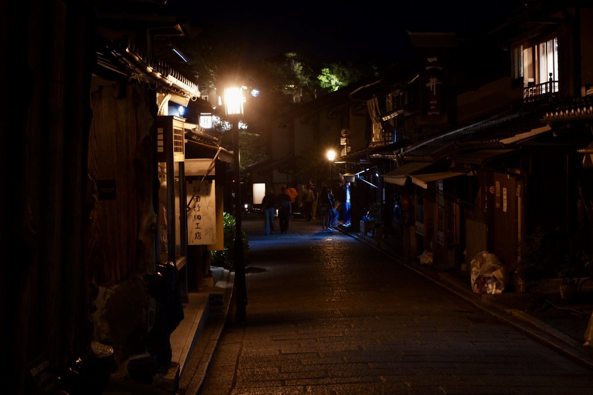 ninenzaka at night.
#photography #fujifilm #streetphotography