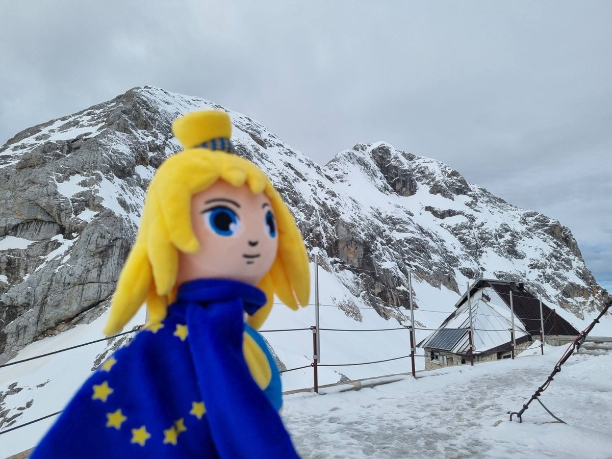 EKvSloveniji's tweet photo. Danes smo na Kredarici z @mope_rs obeležili začetek prenove Podnebnega observatorija, ki je del projekta #SOVIR za💪pripravljenosti & odpornosti na vremenske ujme doma & v širši regiji.
👉#EUSredstva za boljšo zaščito življenj & premoženja.
Tudi Evropa z #EXPO2025 je navdušena. https://t.co/xTKJkapPQs