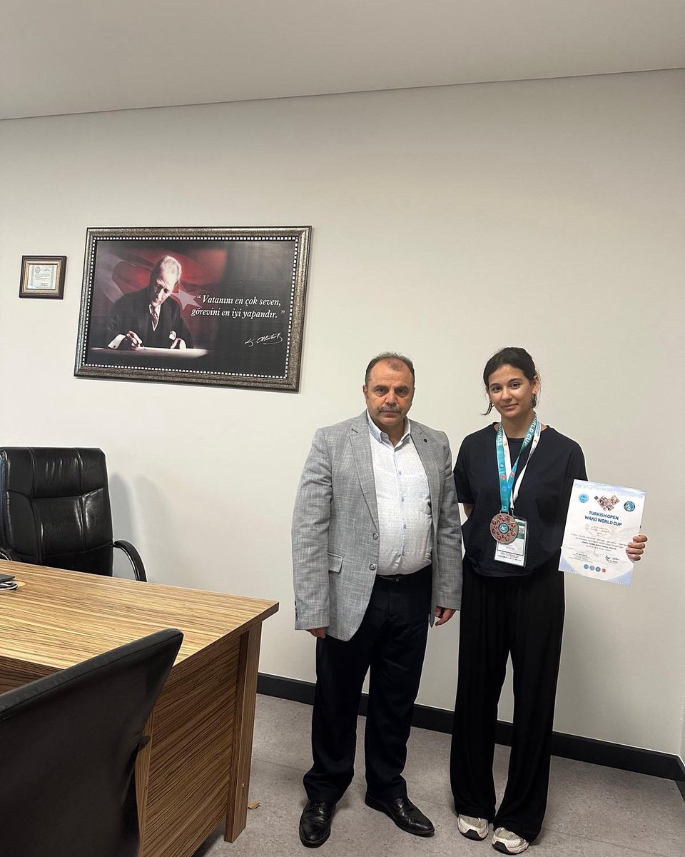 Okulumuz öğrencilerden 12E sınıfından  Edanur Şimşek Turkish Open Wako Kick  Boks  Dünya Şampiyonası’nda Dünya  2.(ikincisi) olarak  ülkemizi ve okulumuzu gururlandırdı. Öğrencimizi tebrik ediyor ve başarılarının devamını diliyoruz.