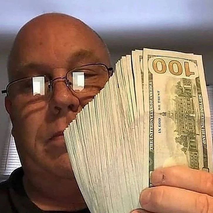 MWeirsky0145's tweet photo. Congrats 🎉 on your $50,000 winning , God bless you this is real and legit just got 50k deliver to is door step  inbox 📥 me for your winning now 🎉❤️📦🙏🏻 https://t.co/YxCXUSrNsu