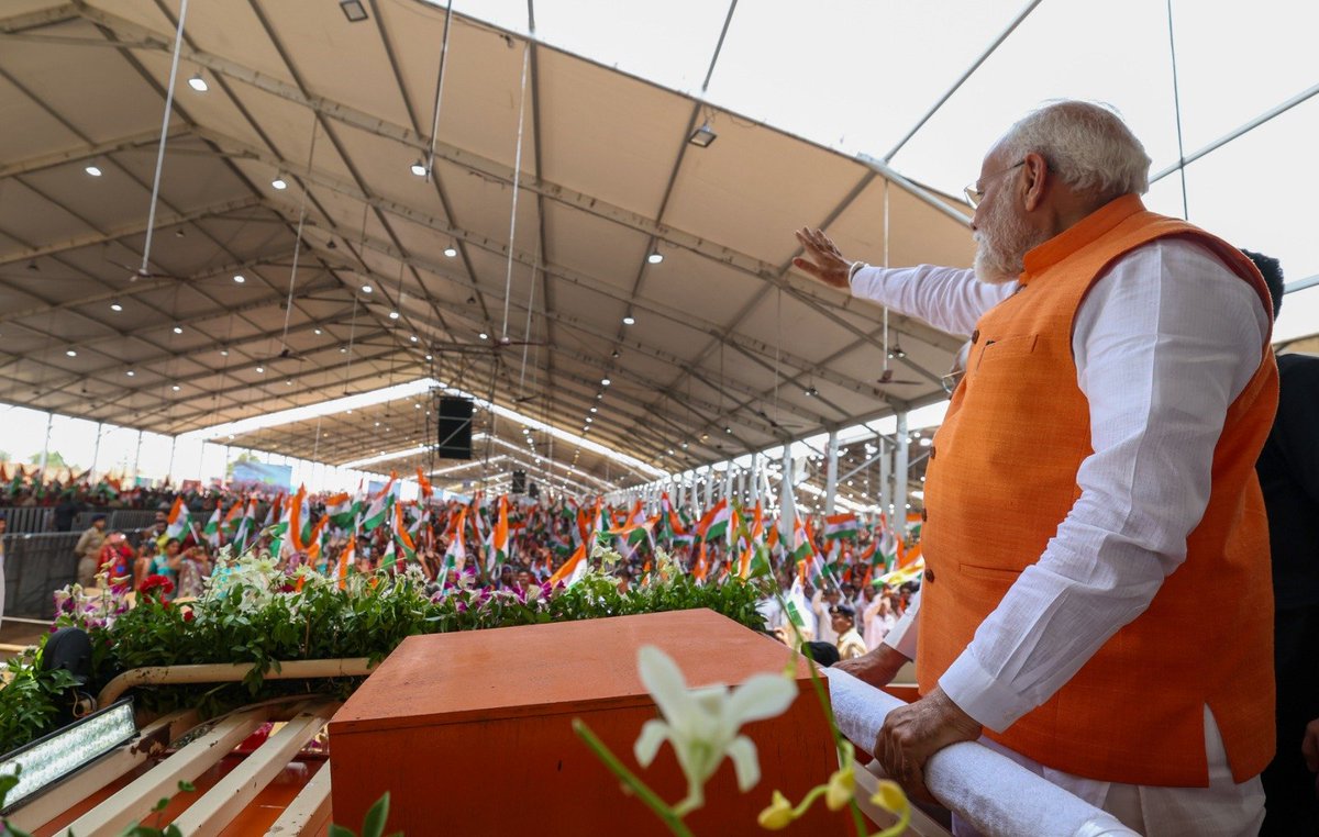 narendramodi's tweet image. दाहोद में उमड़ी जनता-जनार्दन का देशप्रेम राष्ट्र प्रथम की भावना का एक अविस्मरणीय उदाहरण है।