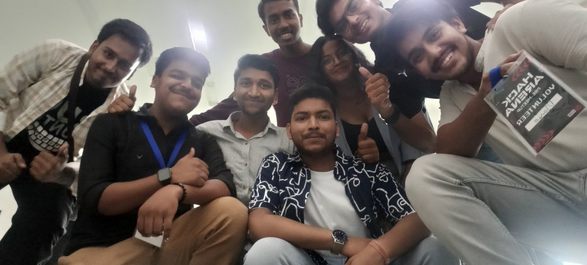 rahulgoyal83789's tweet photo. And a huge shoutout to Ignite Rooms for organizing HackArena’s pre-hackathon meetup.
Now let’s go build something legendary.
#HackArena #Hackathon #Web3 #Upskilling #IgniteRooms #freelancer #coding #Learning https://t.co/FbZOPoyD9b
