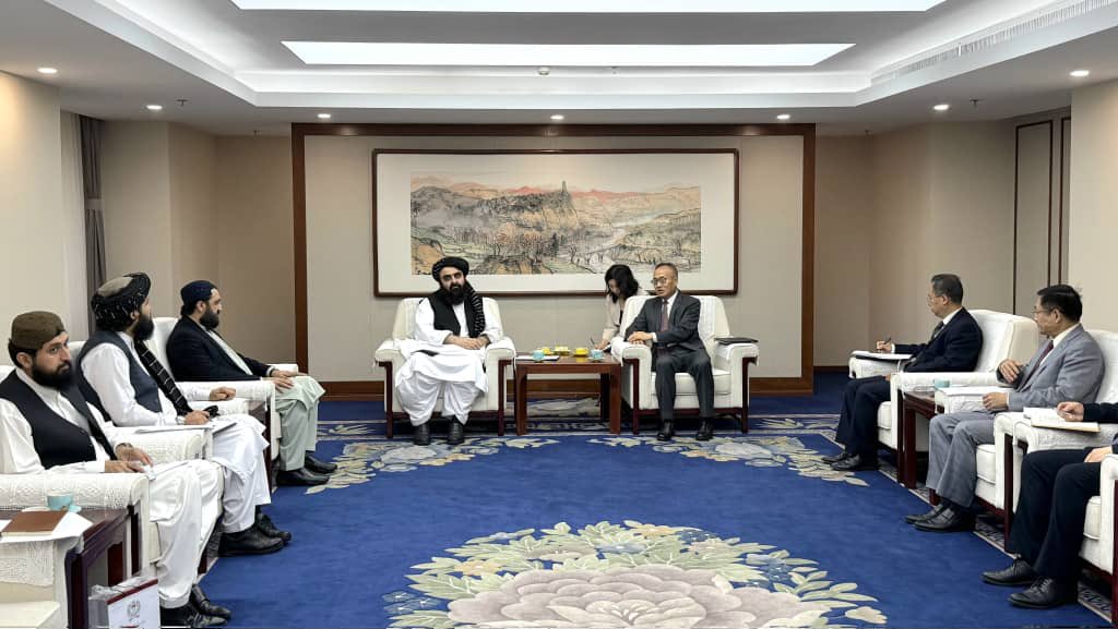 «چین یک شریک مهم اقتصادی افغانستان به شمار می رود، با اطمینان می گویم که دروازه های افغانستان به روی تمامی تجاران بین المللی باز است.»
سخنرانی وزیر خارجه کشور در ایالت سچوان چین.