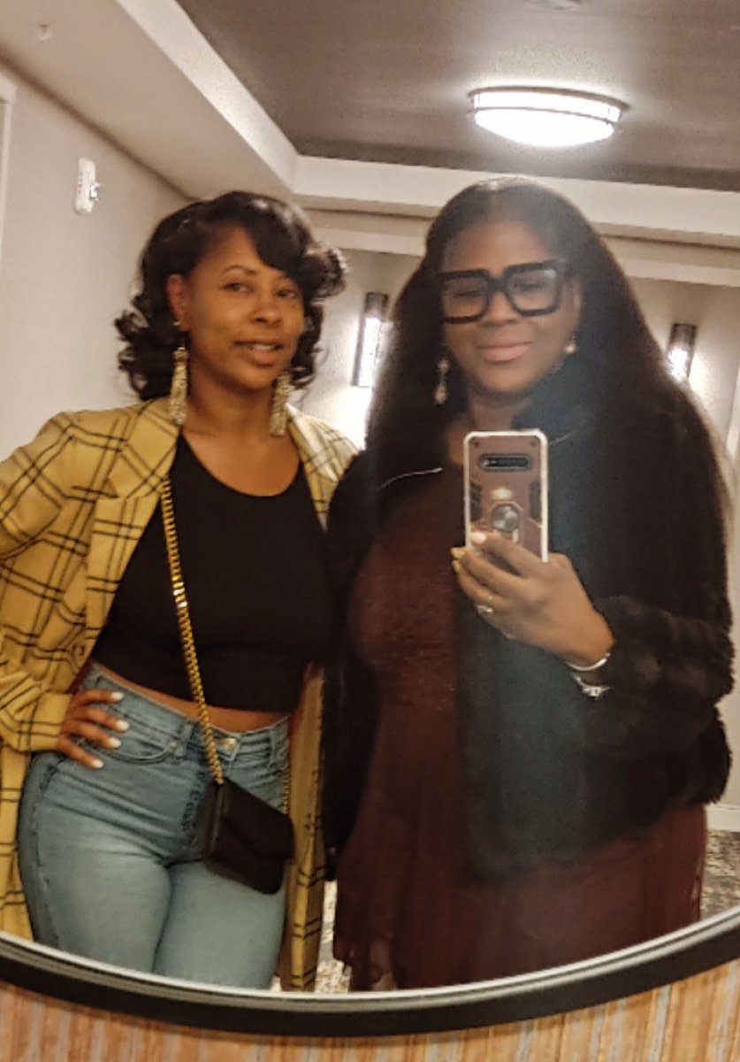 JusDana's tweet image. Window shopping before the show #bmore #thequeenstour