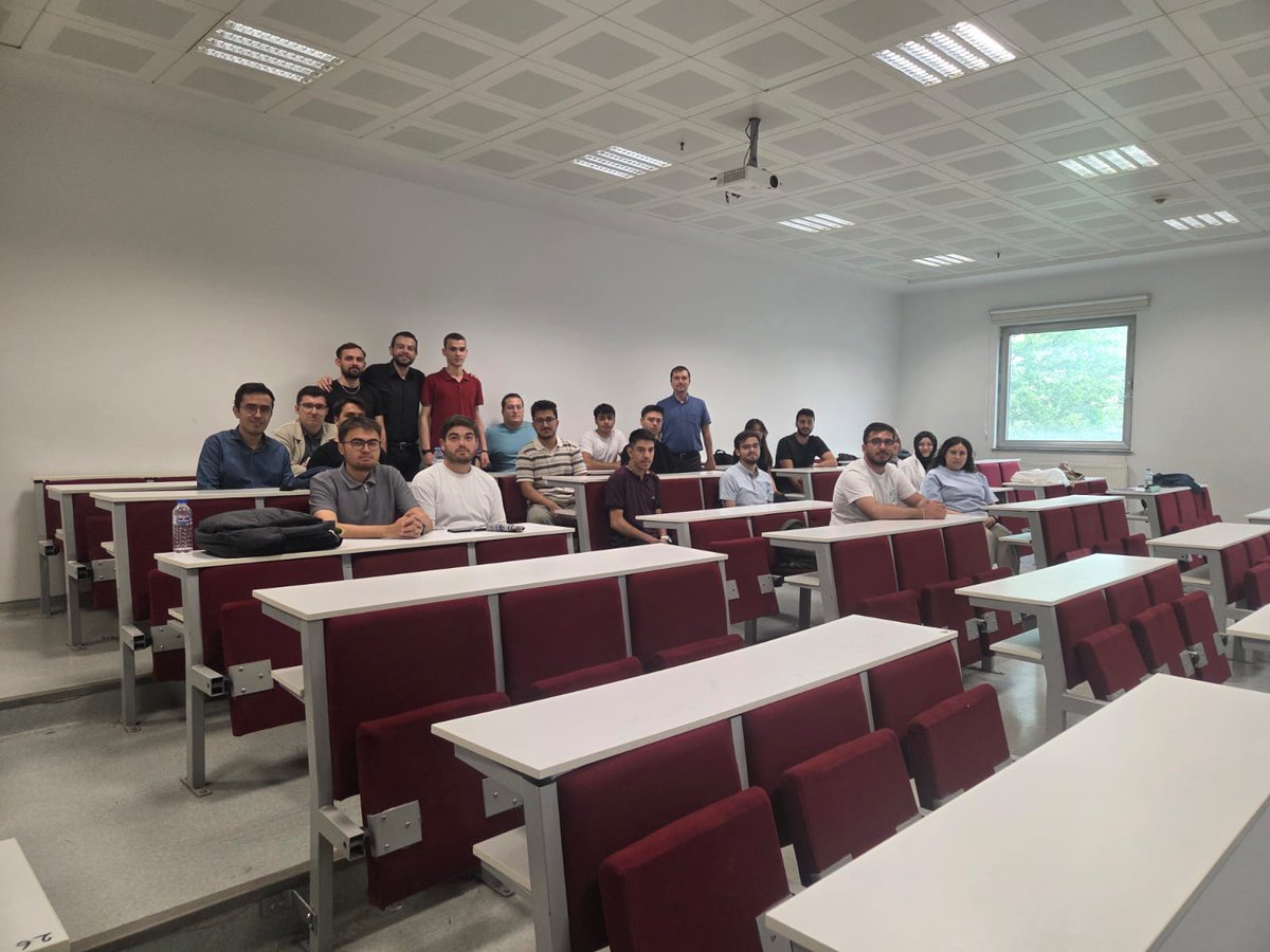 KCETAŞ Ar-Ge Ekip Şefi Sayın Arif Arslan, Elektrik-Elektronik Mühendisliği Bölümü öğrencilerimiz ile bir araya gelerek mesleki tecrübelerini ve KCETAŞ’ın faaliyetlerini paylaştı.
Kendisine kıymetli vakitlerini ayırdığı ve öğrencilerimize ilham verdiği için teşekkür ederiz.