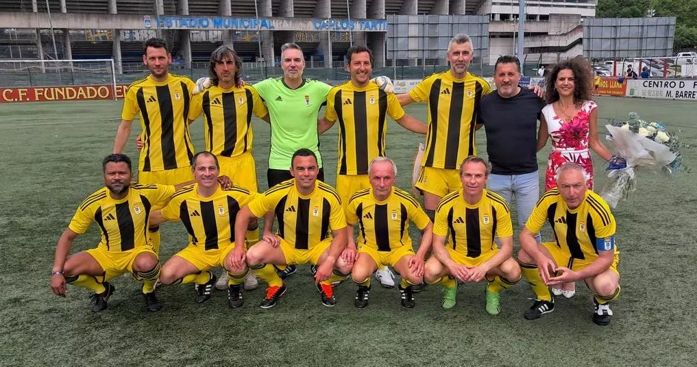 Futbolistas FEAFV (@feafv) on Twitter photo 👤⚽️🇸🇰 Los Veteranos del <a href="/RealOviedo/">Real Oviedo</a> rememoran la figura de Peter Dubovsky junto a excompañeros de la #SeleccionEslovaca
📲 futbolistasfeafv.com/noticias-de-la…
#PartidoHomenaje #FutbolVeteranos
#AVRO #AsociacionMiembroFEAFV
<a href="/JLMora25/">Juan Luis Mora</a> 👤⚽️🇸🇰 Los Veteranos del <a href="/RealOviedo/">Real Oviedo</a> rememoran la figura de Peter Dubovsky junto a excompañeros de la #SeleccionEslovaca
📲 futbolistasfeafv.com/noticias-de-la…
#PartidoHomenaje #FutbolVeteranos
#AVRO #AsociacionMiembroFEAFV
<a href="/JLMora25/">Juan Luis Mora</a>
