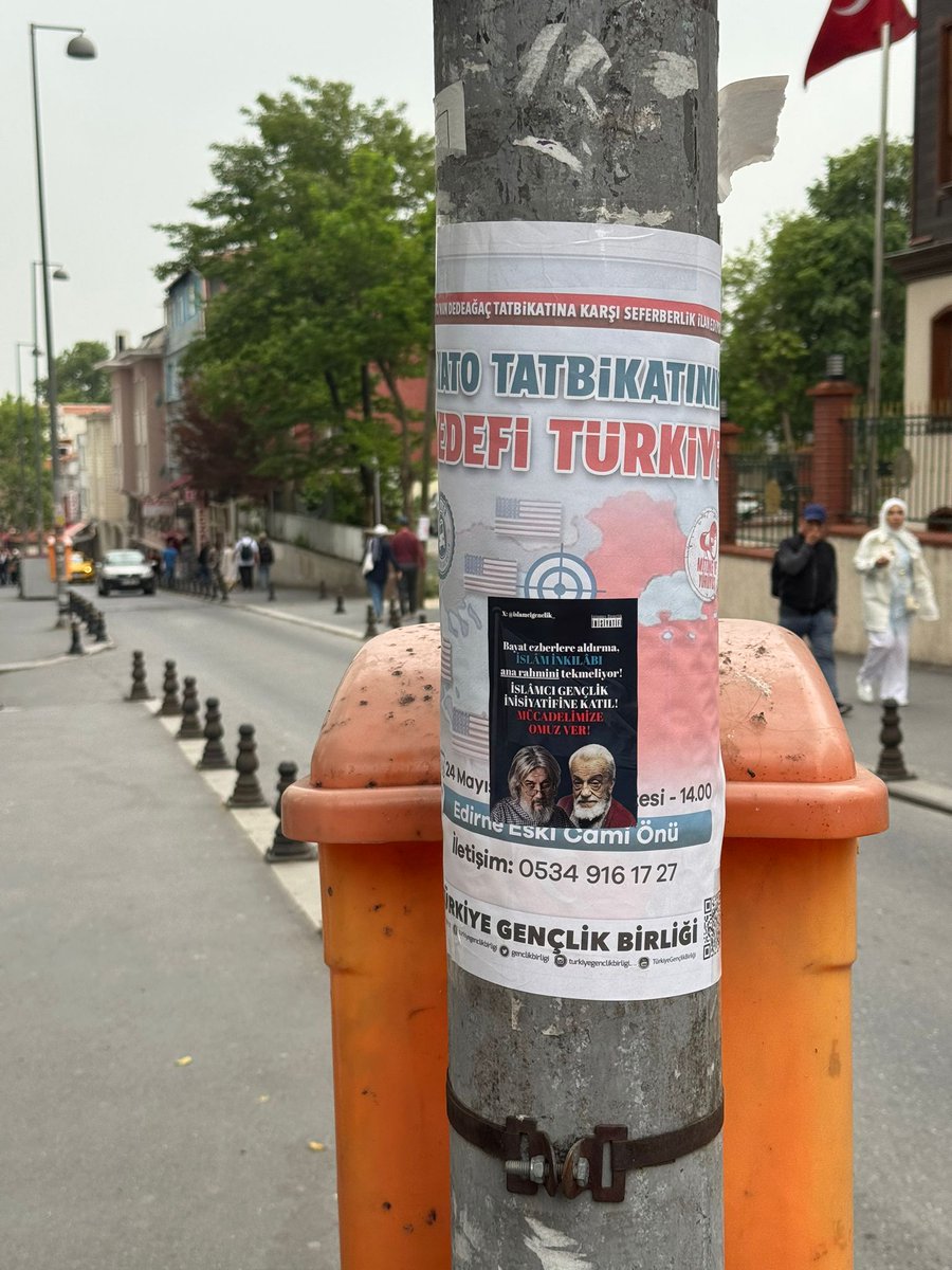 islamcigenclik_'s tweet photo. İstanbul'daki gönüldaşlarımızın afiş çalışmasından:

"ne uzlaşma, ne teslim
ne hiçlik 
yalnız mutlak fikirde birlik
yalnız mutlak fikrin iktidarı"

| Kumandan Salih Mirzabeyoğlu https://t.co/RviQJRJxWW