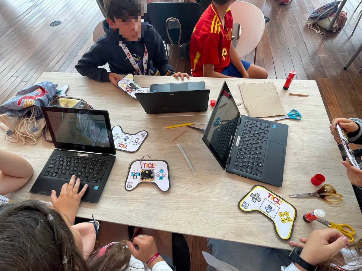 Taller de Scratch y Microbit en #TiCyL 25 con el alumnado de Primaria, en el que resuelven retos y problemas dentro de un videojuego de coches.
<a href="/educacyl/">Educación JCyL</a> <a href="/cfievalladolid/">CFIE VALLADOLID</a>